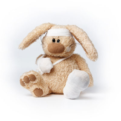 Verletzter Plüschhase